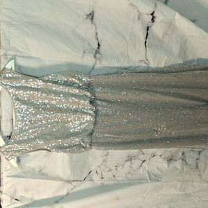 David's Bridal silver sequin dress Small ❤️‍🩹❤️‍🩹❤️‍🩹❤️‍🩹